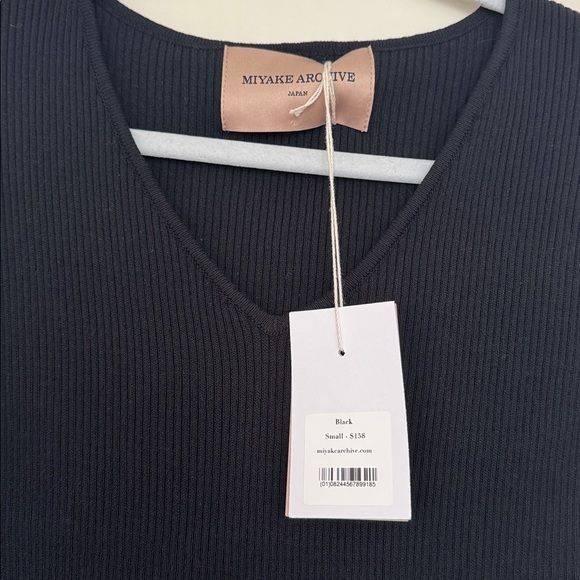 NWT Miyake Archive Ribbed Top - Picture 2 of 3